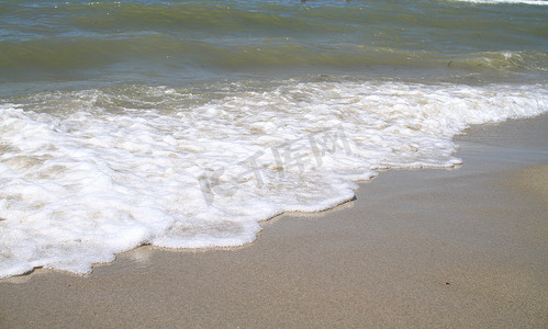 波浪飞溅海海滩宏