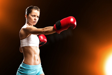 一位女拳击手的画像