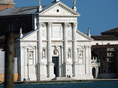 “威尼斯 - 圣乔治马焦雷大教堂。圣乔治马焦雷是意大利威尼斯的一座大教堂，由安德烈亚帕拉迪奥设计，位于圣乔治马焦雷岛上。”