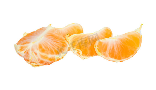 蒸馏器摄影照片_白色背景上去皮的橙子片