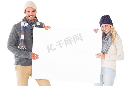 穿着冬季时装展示海报的迷人情侣