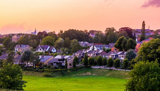 美丽乡村风景摄影照片_荷兰美丽乡村小镇 Rhenen 的日落