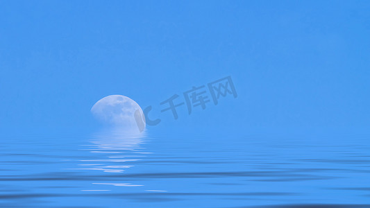 湛蓝大海上空的月亮