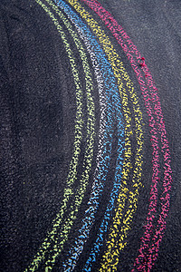 用粉笔画的彩虹