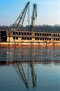 冻货摄影照片_一艘工业船的照片
