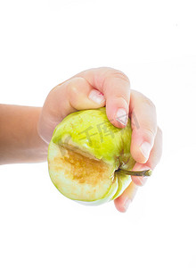 小孩吃手指摄影照片_小孩的手拿着一个未成熟的绿色苹果朝白色
