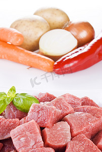 切块牛肉和蔬菜