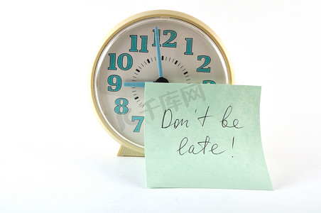有贴纸的时钟不要迟到。