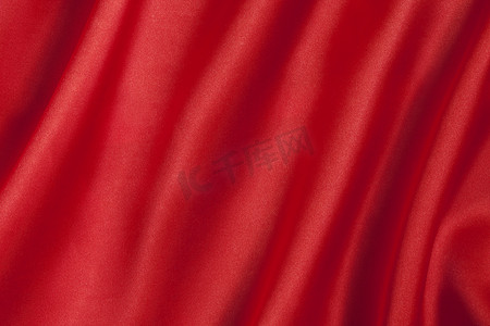 红色窗帘窗帘摄影照片_优雅流畅的红色缎面背景