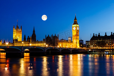 哥特摄影照片_大本钟和国会大厦上空的满月，伦敦，美国