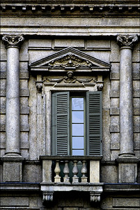 维罗纳的柱子和玻璃