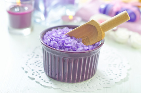 紫色首页摄影照片_海盐、肥皂和蜡烛