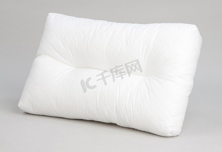 移动端商城首页摄影照片_白色枕头防尘防螨卫生床上用品