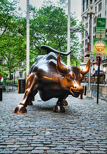 充电公牛 (Bowling Green Bull) 雕塑在纽约