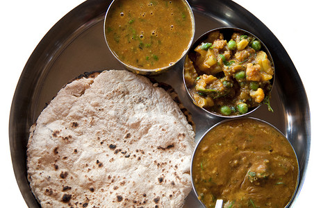传统印度菜素食塔利在小碗里供应
