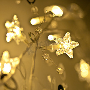 led异形摄影照片_与星星的圣诞灯