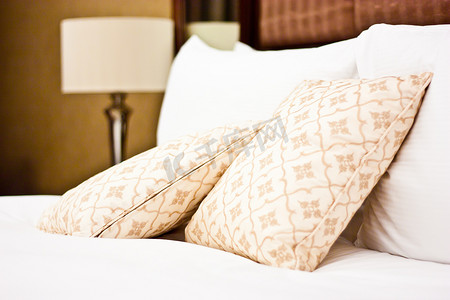 企业经典摄影照片_酒店卧室的枕头
