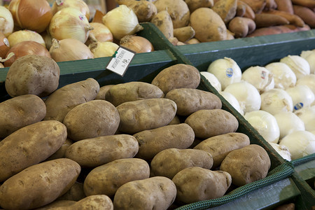 农产品市场上展示的土豆