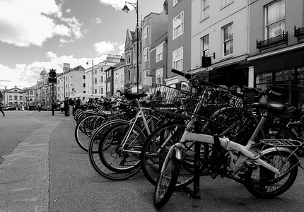 自行车停在牛津街