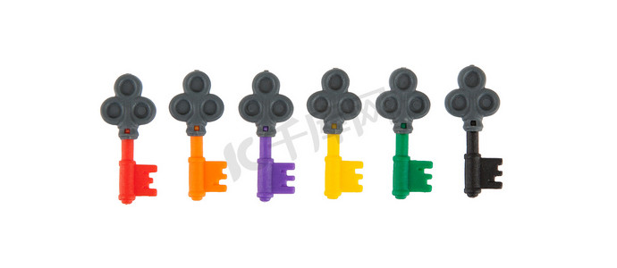 六个小钥匙，每个都有不同的颜色