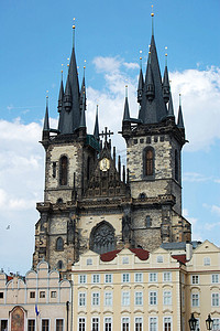 布拉格的两座大塔