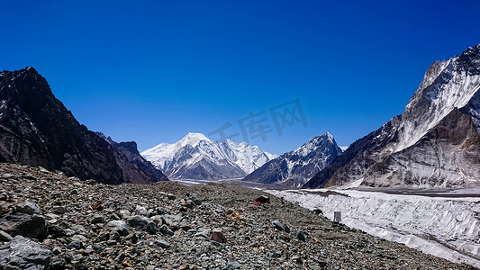 巴基斯坦摄影照片_巴基斯坦喀喇昆仑山康科迪亚的 K2 和布洛阿特峰