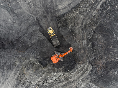 挖掘机摄影照片_鸟瞰图露天矿、装载岩石、开采煤炭、采掘业
