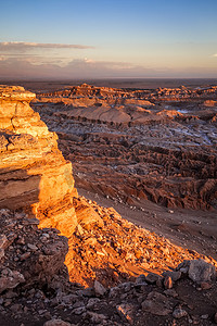 智利圣佩德罗德阿塔卡马日落时分的 Valle de la Luna