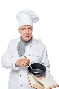 初学者厨师用锅和一本白色 backgr 上的食谱