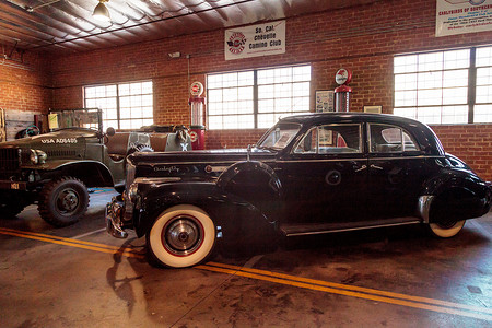 黑色 1941 Packard 180 Le Baron Sport Brougham