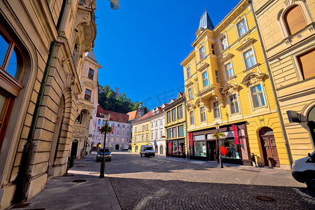 卢布尔雅那老城色彩缤纷的街道和建筑
