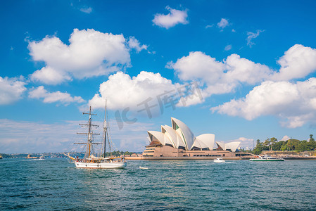 有城市地平线的悉尼歌剧院，悉尼，澳大利亚