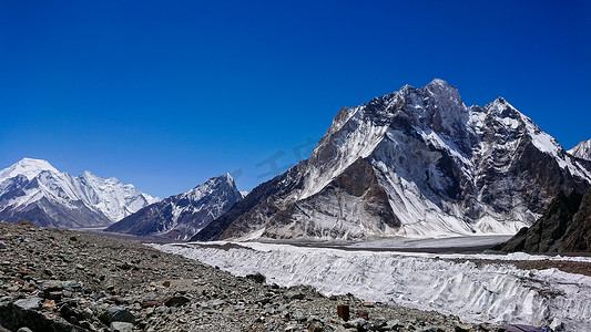 巴基斯坦喀喇昆仑山康科迪亚的 K2 和布洛阿特峰