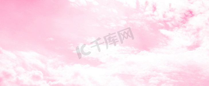 粉彩摄影照片_模糊的天空柔和的粉红色云彩，模糊的天空柔和的粉红色柔和的背景，爱情人节背景，粉红色的天空清晰柔和的柔和的背景，粉红色柔和的模糊天空壁纸