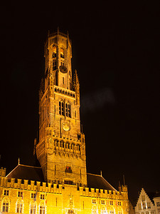 贝尔福塔，又名钟楼，布鲁日夜，比利时。