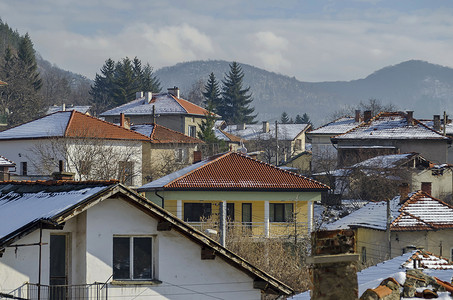 冬季村庄帕萨雷尔保加利亚房屋住宅区