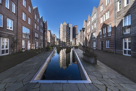 安静平静平静摄影照片_在荷兰海牙安静而平静的居民区欣赏荷兰建筑