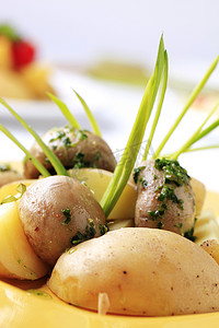 素食土豆和蘑菇菜