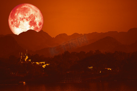 夜红天上的血月回到剪影山