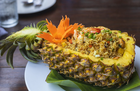 辛辣摄影照片_泰国皇家菠萝炒饭。