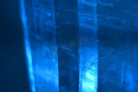 蓝光圆柱真冰抽象照片，形成良好的景观背景，降噪