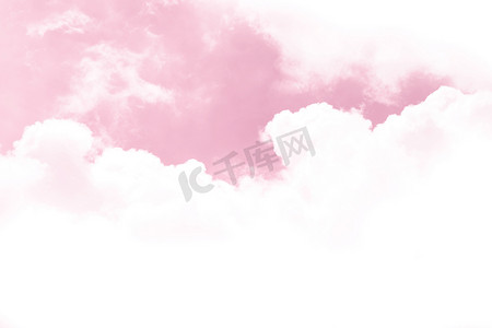天空粉色摄影照片_模糊的天空柔和的粉红色云彩，模糊的天空柔和的粉红色柔和的背景，爱情人节背景，粉红色的天空清晰柔和的柔和的背景，粉红色柔和的模糊天空壁纸