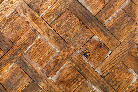横木板长方形的旧木板，整齐地排列着菱形图案。