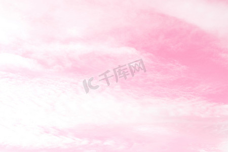 模糊的天空柔和的粉红色云柔和，模糊的天空柔和的粉红色柔和的背景，爱情人节背景，粉红色的天空清晰柔和的柔和背景，粉红色柔和的模糊天空柔和的壁纸