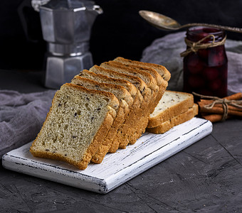 白小麦面粉制成的方块面包