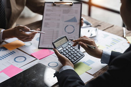 金融业务会议分析税图计算器公司的业绩以创造利润和增长、市场研究报告和收入统计、财务和会计概念