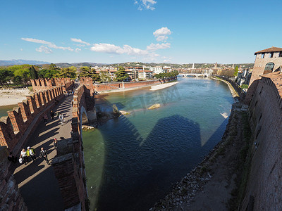 bridge摄影照片_维罗纳的卡斯特韦基奥桥（Castelvecchio Bridge）又名斯卡利格桥（Scaliger Bridge）