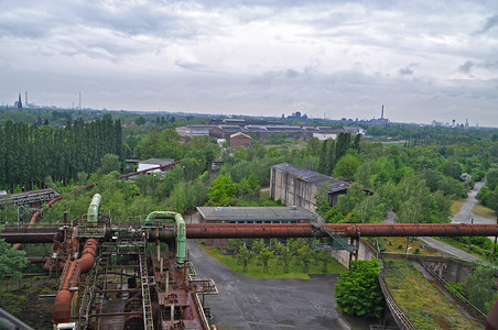 德国杜伊斯堡的前工业：高炉。