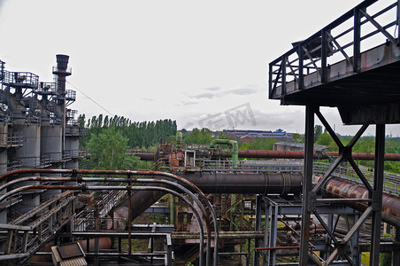德国杜伊斯堡的前工业：高炉。