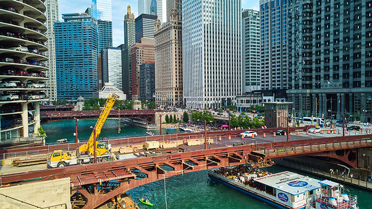 芝加哥摩天大楼运河桥的施工